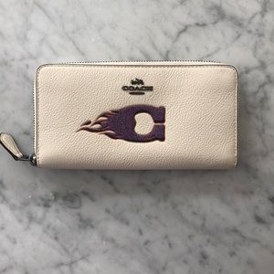 Coach ivory leather zip wallet